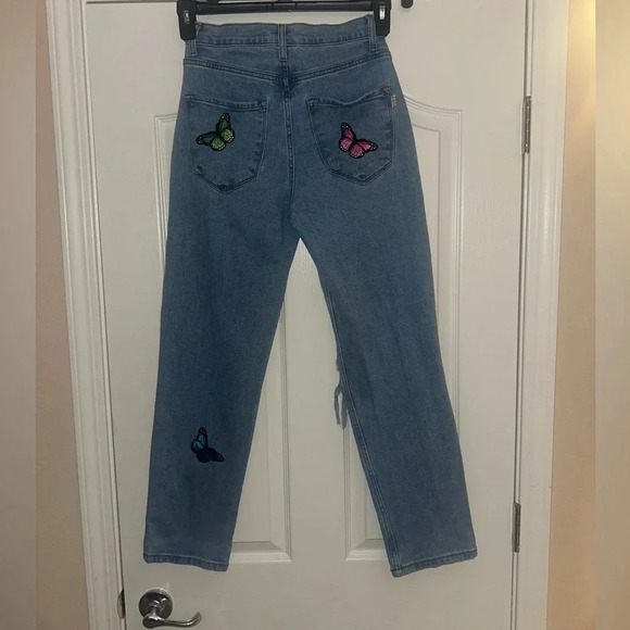 Vibrant M.U.I. Ripped Butterfly Embroidered Patchwork Jeans.‎ Size 5 (W26). - Picture 2 of 7